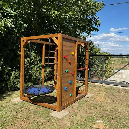Holiday home Kis Vereb Koeroesparti Haziko Bekesszentandras